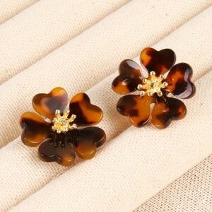 NWOT Macon Tortoiseshell Flower Post Earrings